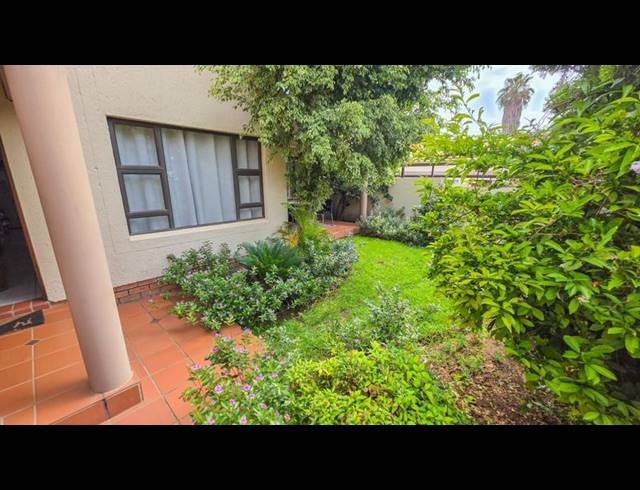 2 BEDROOM APARTMENT FOR SALE IN SUNNINGHILL